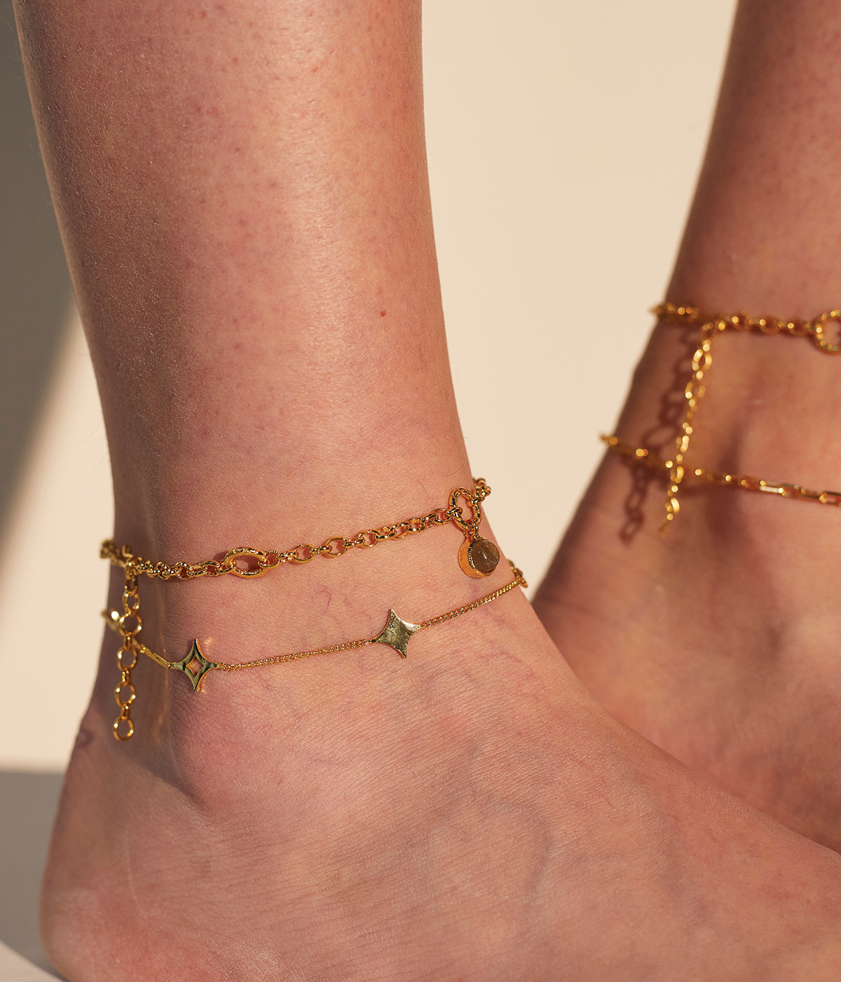 Alya Anklet 9.5 in Subtle Diamond Design 18k Gold Plated On Brass - ZEWAR Jewelry